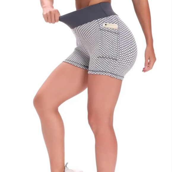 NWOT Two Tone Grey Tik Tok Booty Lifting BBL Effect Biker Shorts w/ Side Pockets - Picture 2 of 4